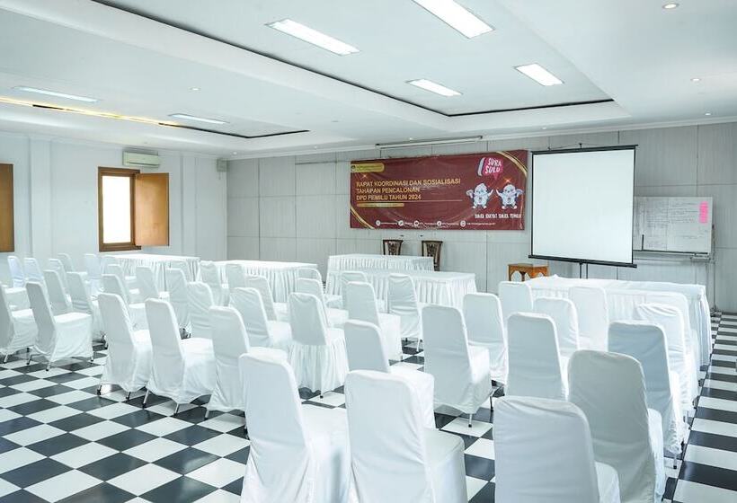 酒店 Front One Resort Indraloka Temanggung