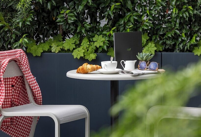 בית מלון כפרי L Avenue