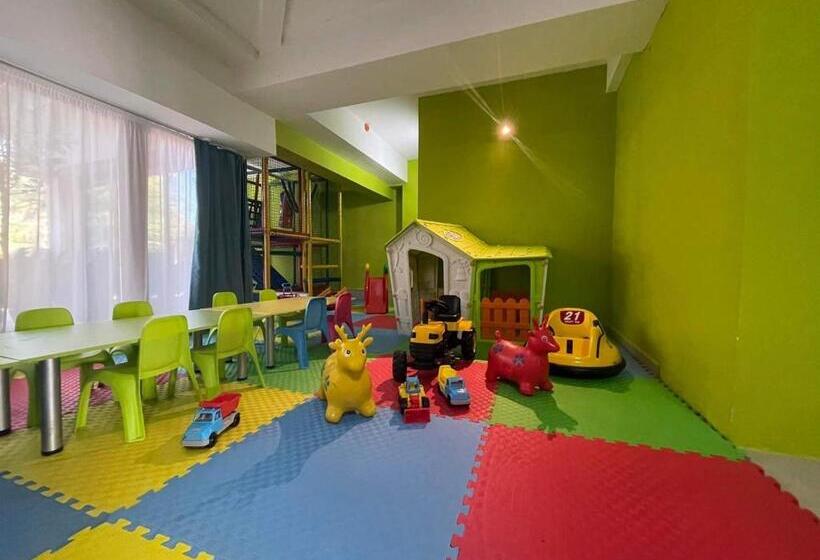 هتل Mayberry Lake   Villa Medijapark