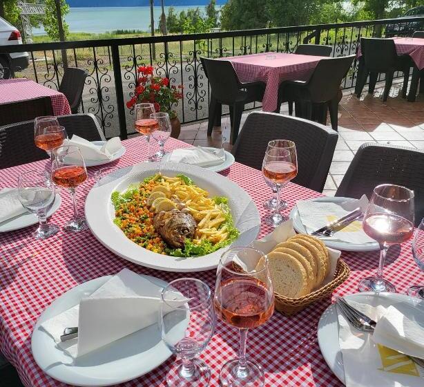 هتل Mayberry Lake   Villa Medijapark