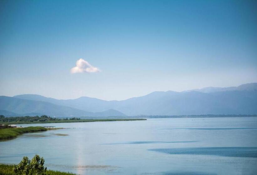 هتل Mayberry Lake   Villa Medijapark