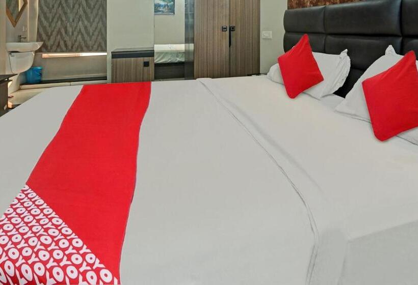 בית מלון כפרי Oyo Flagship 80569 Gokulam Grand