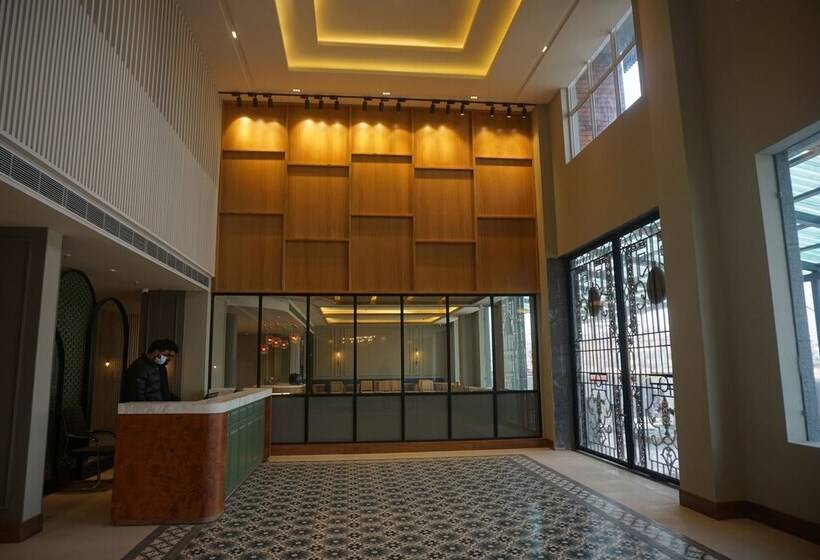 فندق Sarovar Portico Srinagar