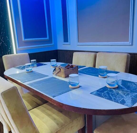 酒店 The Royal Presidency Inn