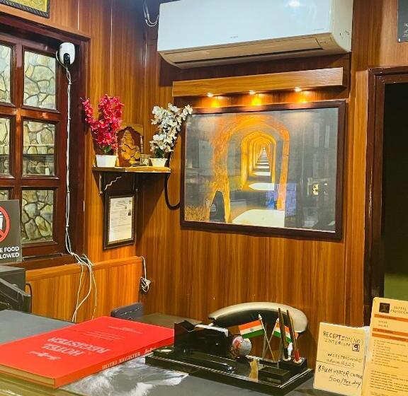 酒店 The Royal Presidency Inn