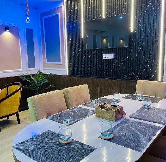 Отель The Royal Presidency Inn