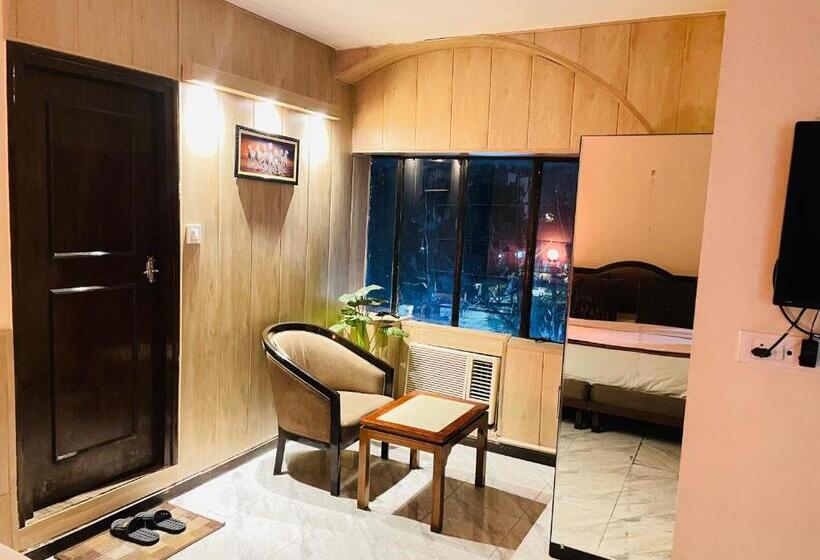 酒店 The Royal Presidency Inn