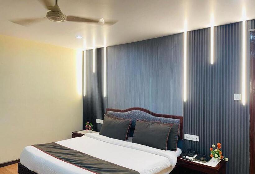 Отель The Royal Presidency Inn