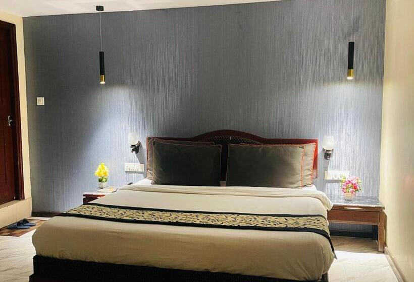 酒店 The Royal Presidency Inn