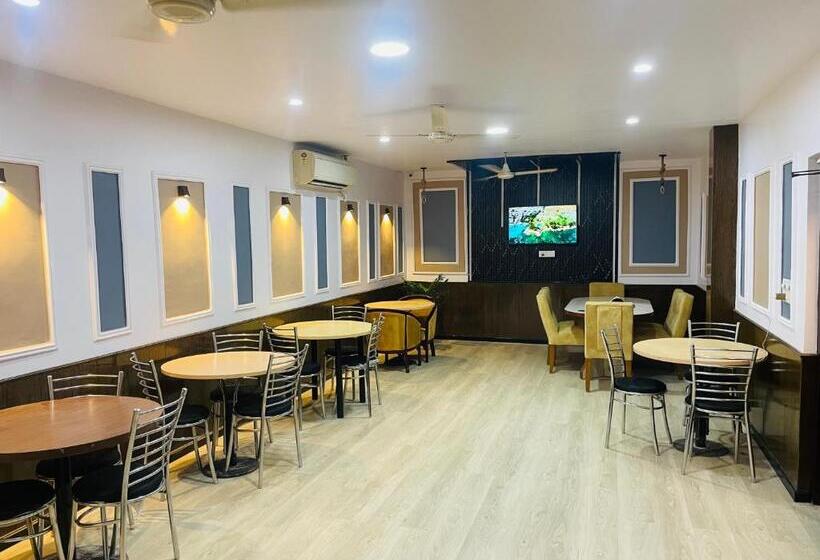 酒店 The Royal Presidency Inn