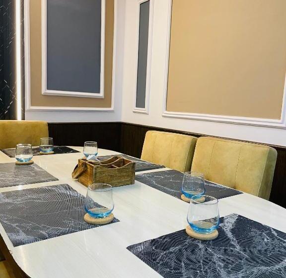 酒店 The Royal Presidency Inn