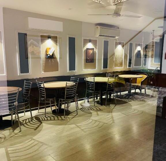 Отель The Royal Presidency Inn