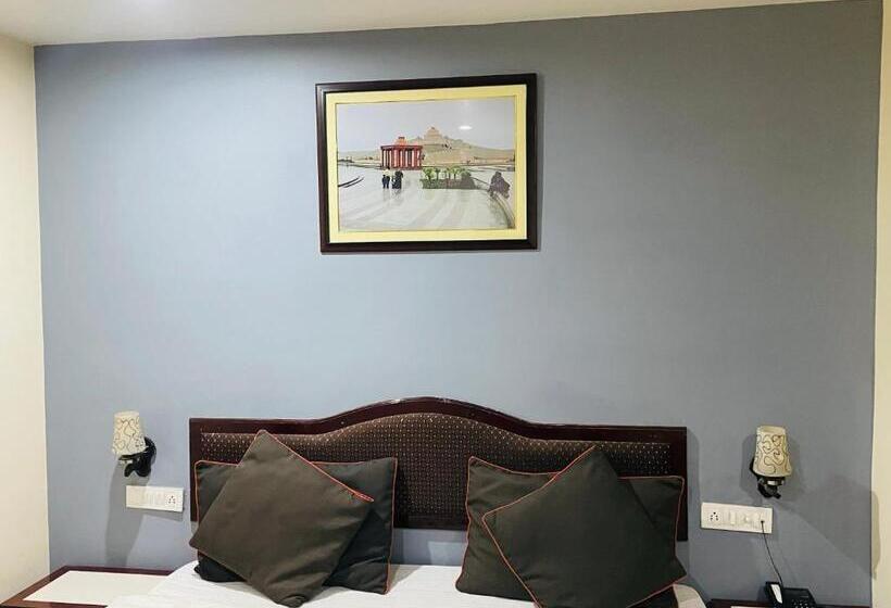 酒店 The Royal Presidency Inn