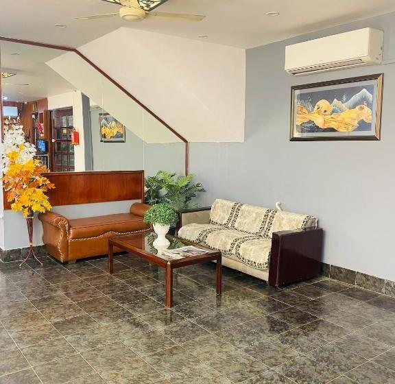 酒店 The Royal Presidency Inn