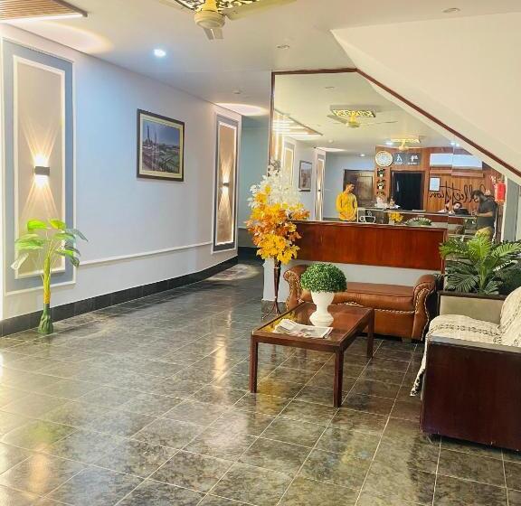 Отель The Royal Presidency Inn