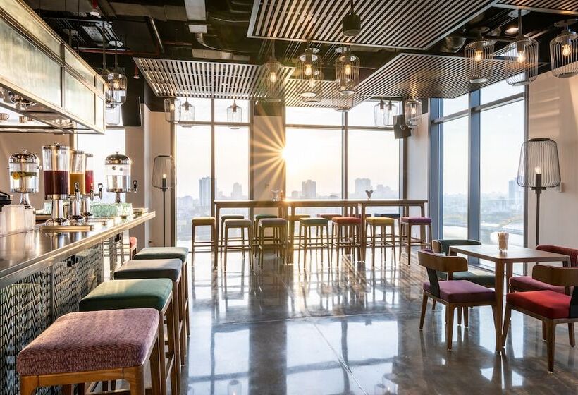 Wink Icon Hotel Danang Riverside   Luxury Suites   24hrs Stay & Rooftop Pool Bar