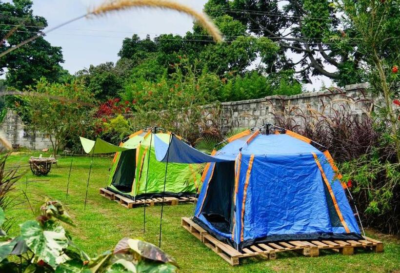 Hutland Hotel Garuga