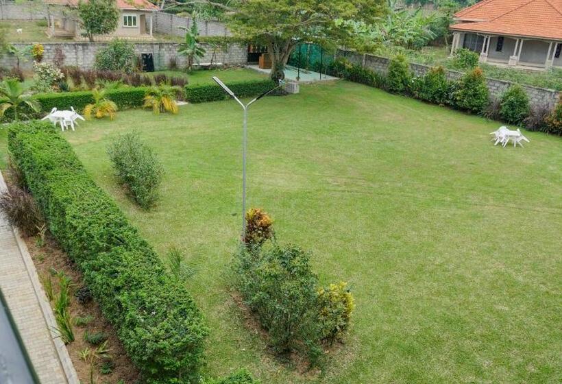 Hutland Hotel Garuga