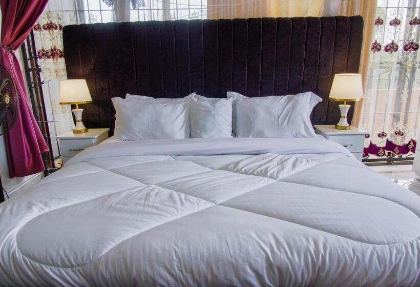 Hutland Hotel Garuga