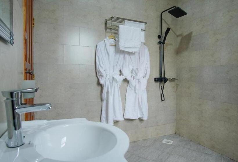 Hutland Hotel Garuga