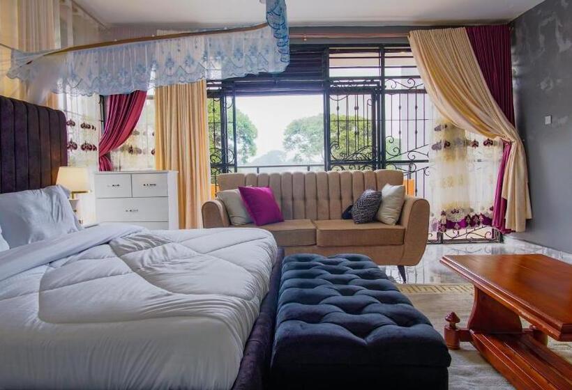 Hutland Hotel Garuga