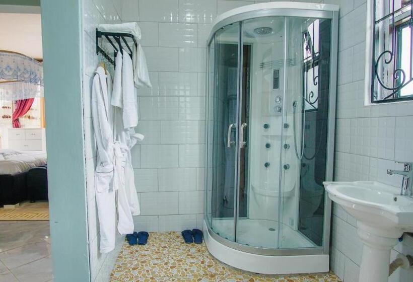 Hutland Hotel Garuga