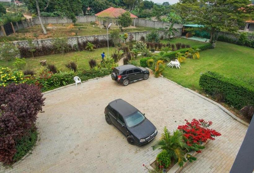 Hutland Hotel Garuga