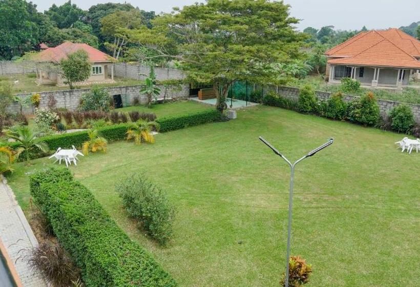 Hutland Hotel Garuga