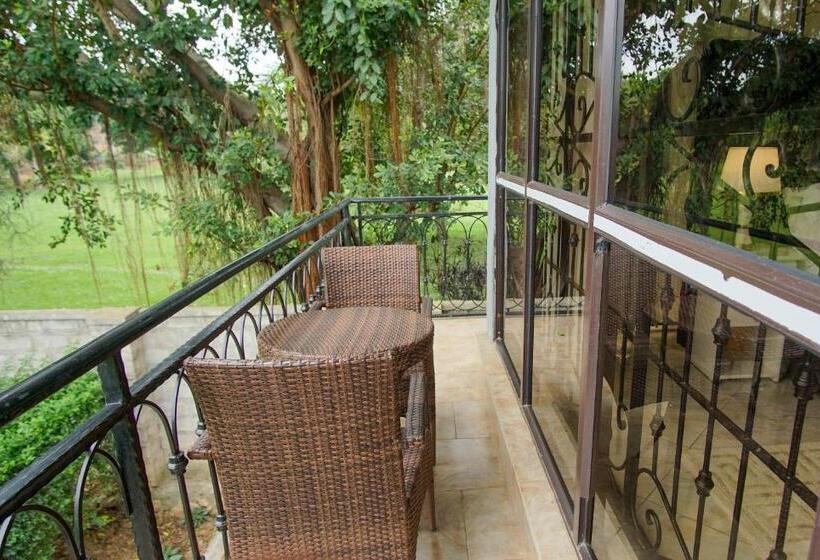 Hutland Hotel Garuga