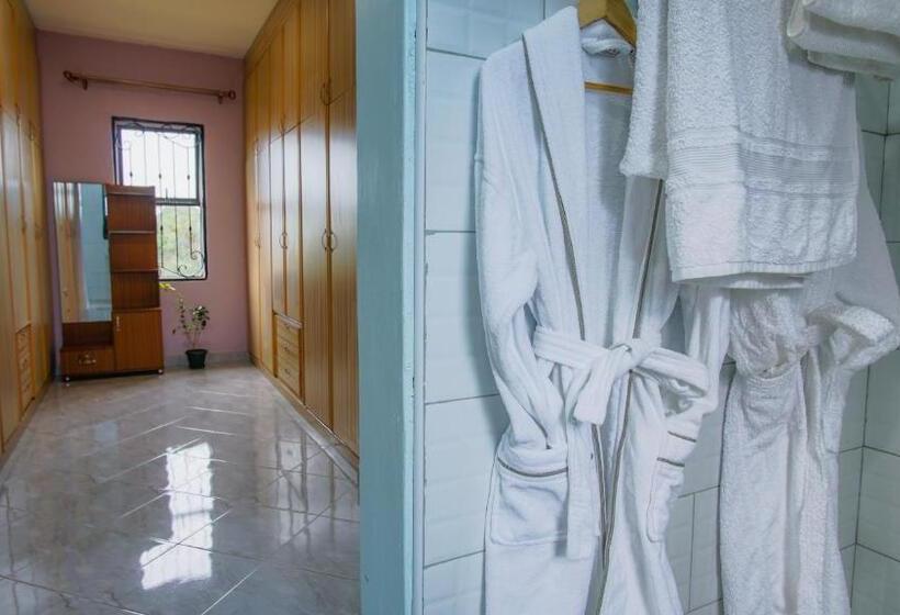 Hutland Hotel Garuga