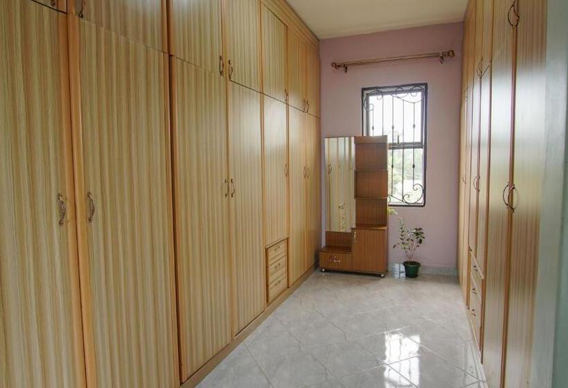 Hutland Hotel Garuga