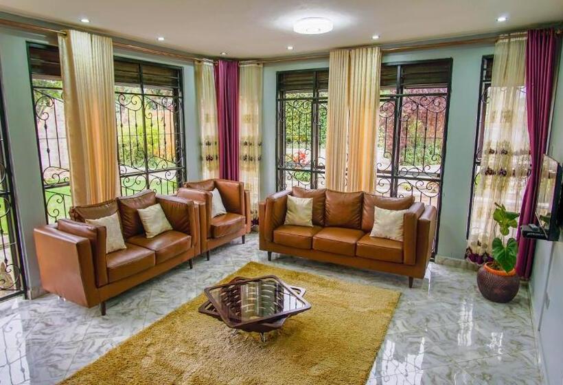 Hutland Hotel Garuga