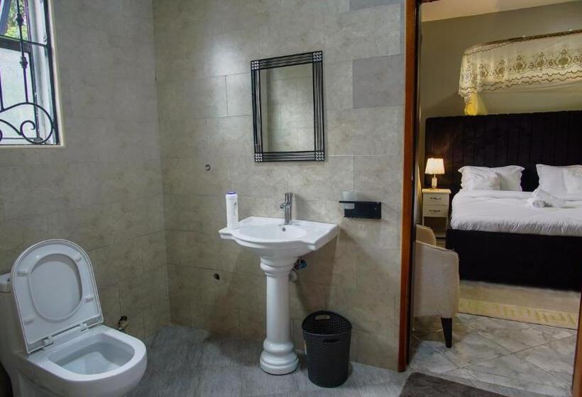 Hutland Hotel Garuga