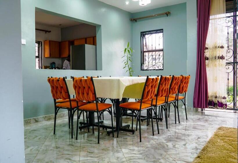 Hutland Hotel Garuga