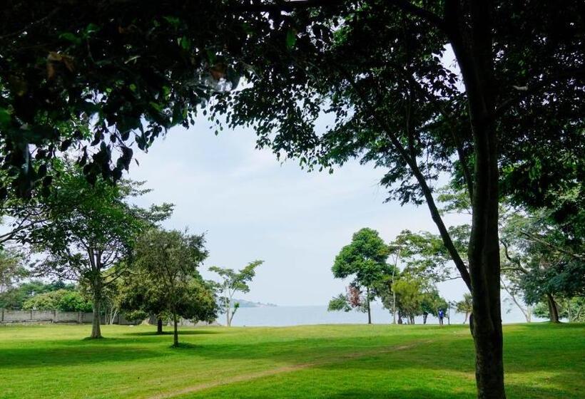 Hutland Hotel Garuga