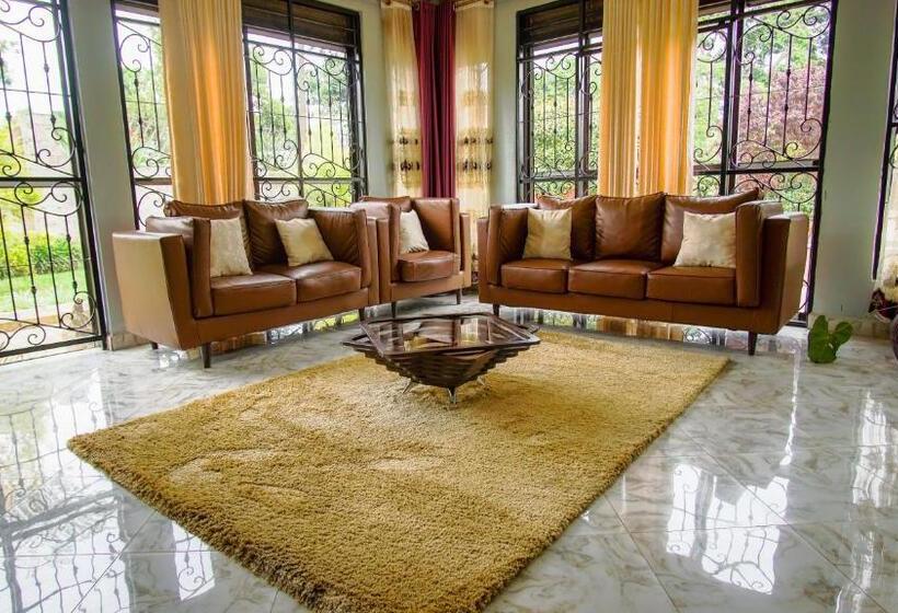 Hutland Hotel Garuga