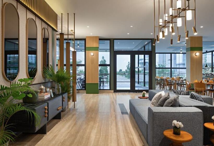 Maxonehotels At Kota Harapan Indah Bekasi