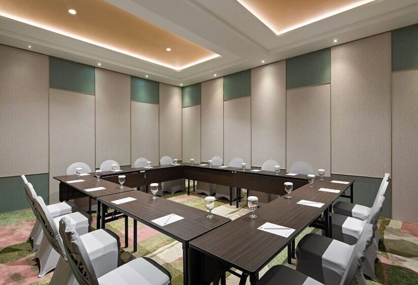 Maxonehotels At Kota Harapan Indah Bekasi