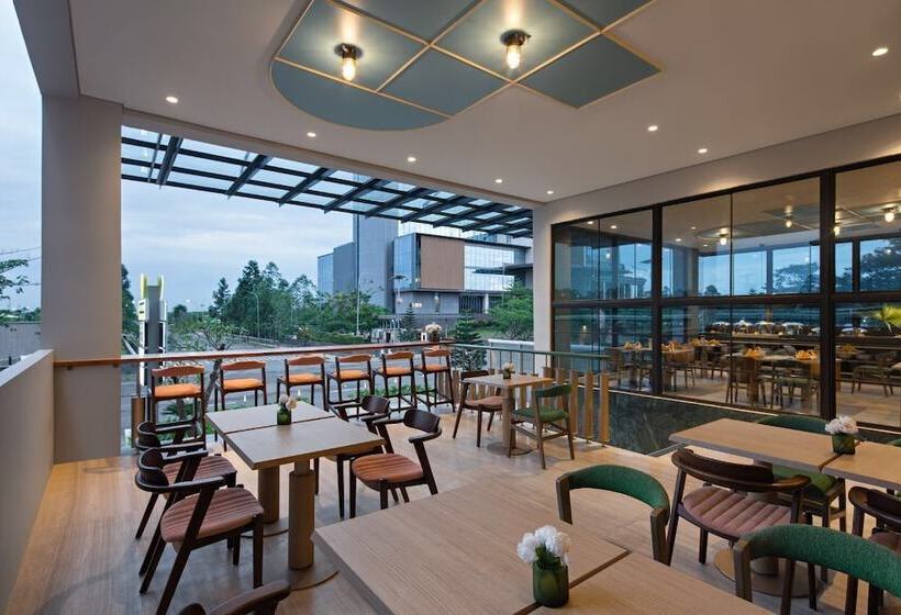 Maxonehotels At Kota Harapan Indah Bekasi