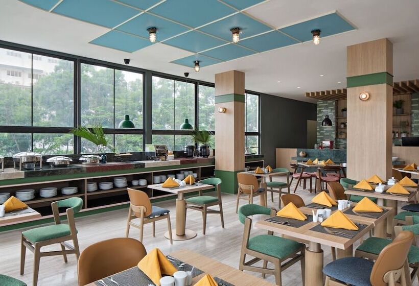 Maxonehotels At Kota Harapan Indah Bekasi