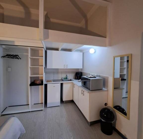 פנסיון Aircommodation Guesthouse