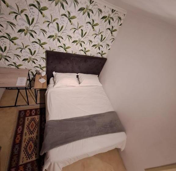 פנסיון Aircommodation Guesthouse