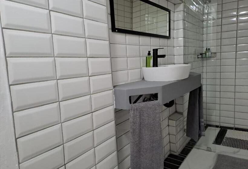 פנסיון Aircommodation Guesthouse