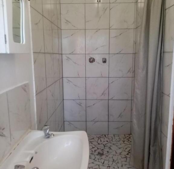 פנסיון Gh Redpillars