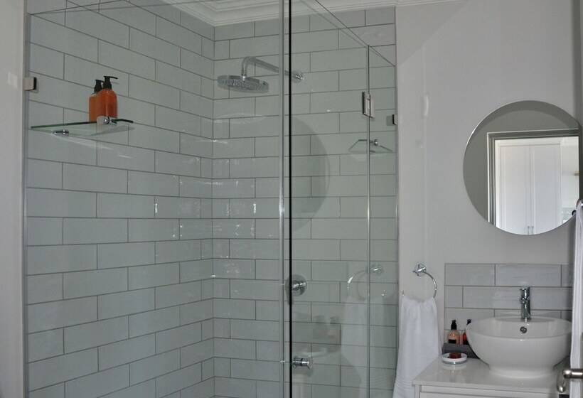 پانسیون Serenity Ocean Lodge