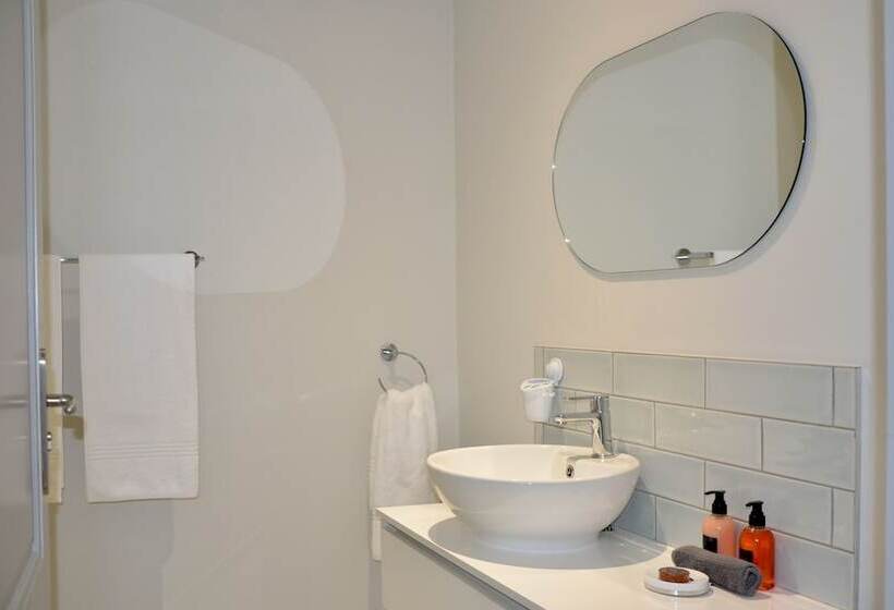 پانسیون Serenity Ocean Lodge