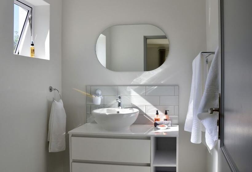 پانسیون Serenity Ocean Lodge