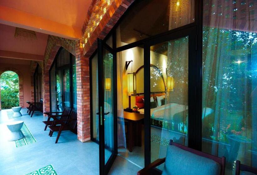 استراحتگاه Maida Lodge