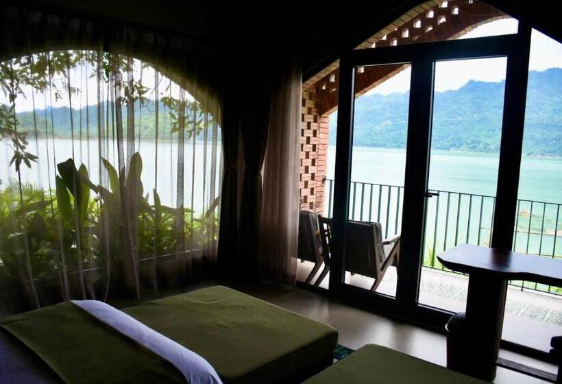 استراحتگاه Maida Lodge