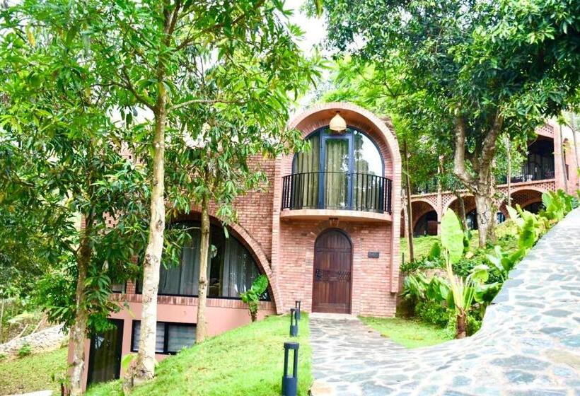 استراحتگاه Maida Lodge